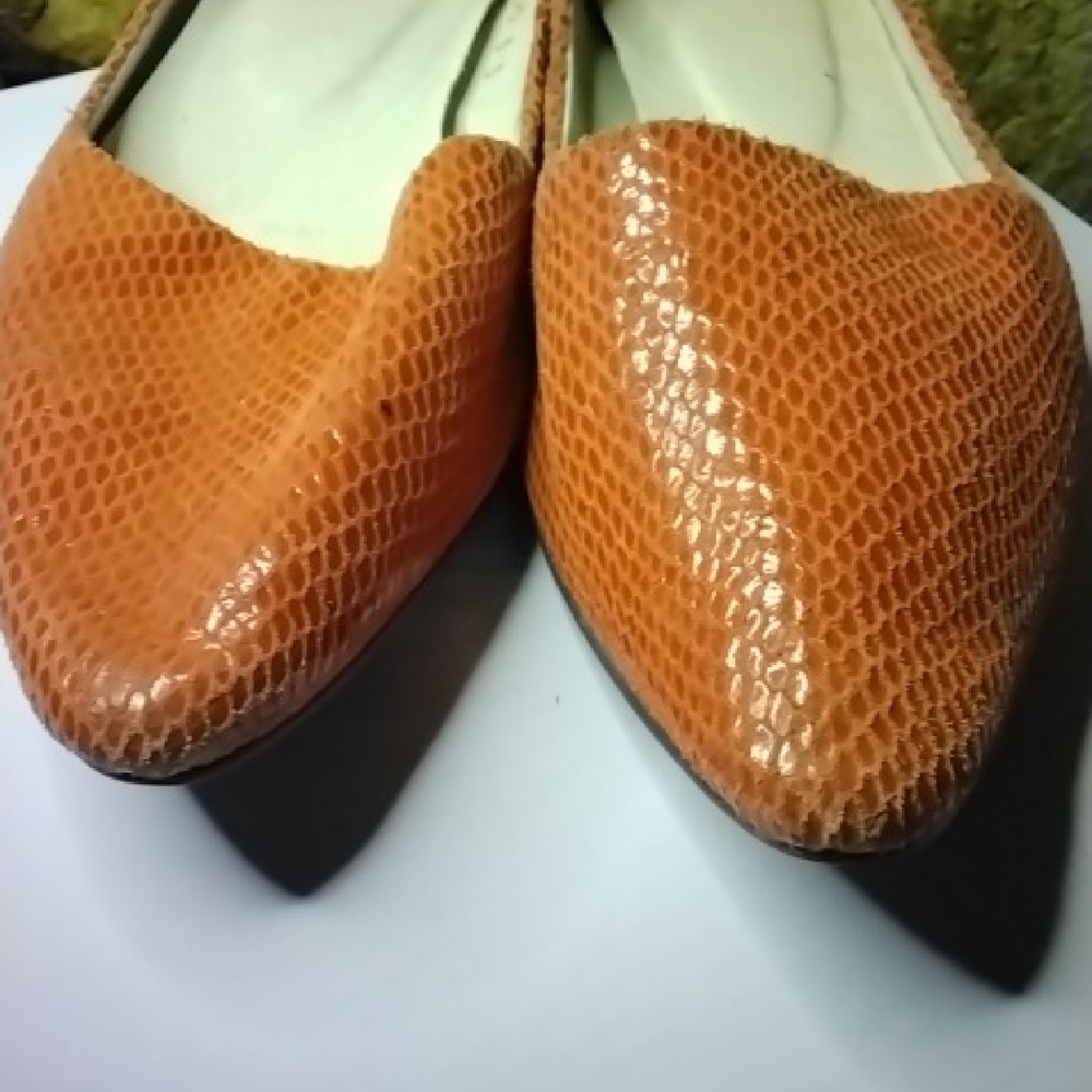 J. Jill Orange Flats with Pointed Toe and Contrast Stitching - Picture 3 of 4